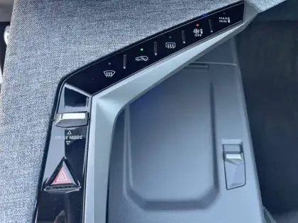 Photo 19 Peugeot 3008  Hybrid 136 e-DCS6