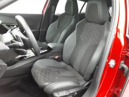 Photo 50 Peugeot 2008  BlueHDi 130 S&S EAT8