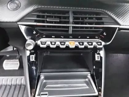 Photo 62 Peugeot 2008  BlueHDi 130 S&S EAT8