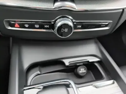 Photo 12 Volvo Xc60 Gén. II Ph2 Evo Plus Style Dark 5