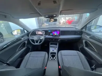 Photo 16 Volkswagen Tiguan  1.5 eTSI 130ch VW Edition DSG7