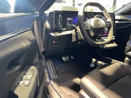 Photo 10 Renault Megane  E-Tech 220 ch autonomie confort