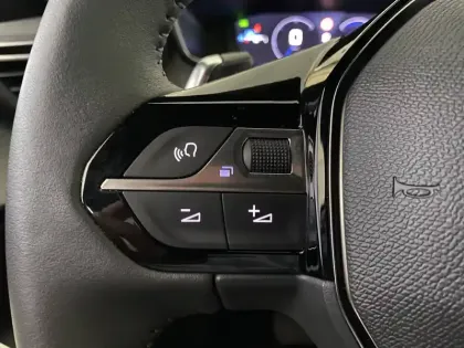 Photo 34 Peugeot 2008  Hybrid 145 e-DCS6