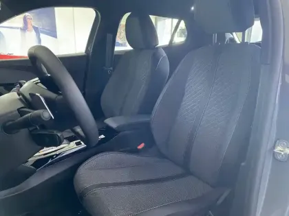 Photo 26 Peugeot 2008  Hybrid 145 e-DCS6