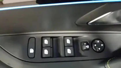 Photo 17 Peugeot 208  Electrique 54 kWh 156ch