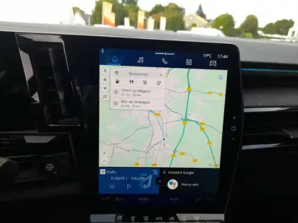 Photo 45 Renault Rafale  E-Tech full hybrid 200