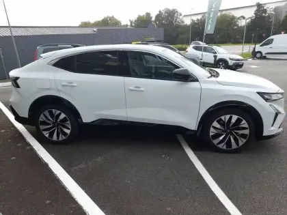 Photo 33 Renault Rafale  E-Tech full hybrid 200