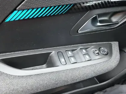 Photo 47 Peugeot 208  PureTech 75 S&S BVM5