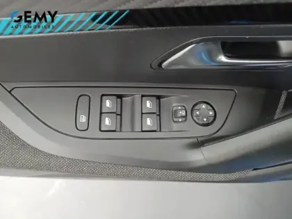 Photo 14 Peugeot 2008  PureTech 130 S&S BVM6