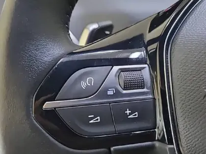 Photo 28 Peugeot 3008  Hybrid 136 e-DCS6