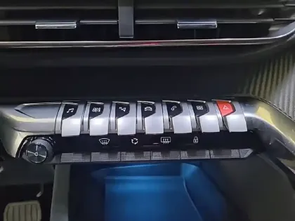 Photo 24 Peugeot 3008  Hybrid 136 e-DCS6