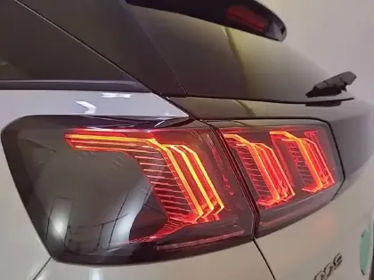 Photo 16 Peugeot 3008  Hybrid 136 e-DCS6