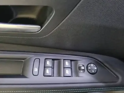 Photo 31 Peugeot 3008  Hybrid 136 e-DCS6