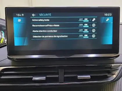 Photo 21 Peugeot 3008  Hybrid 136 e-DCS6