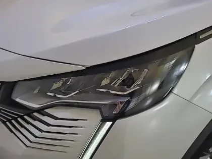 Photo 15 Peugeot 3008  Hybrid 136 e-DCS6