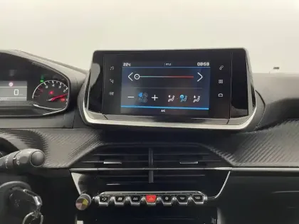 Photo 52 Peugeot 208  PureTech 100 S&S BVM6