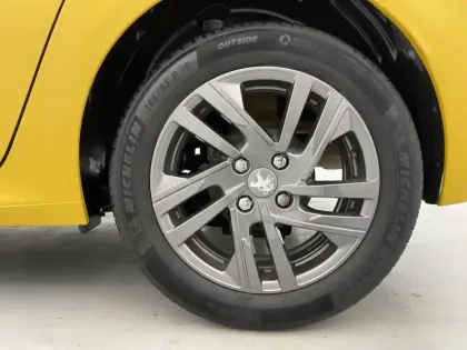 Photo 81 Peugeot 208  PureTech 100 S&S BVM6