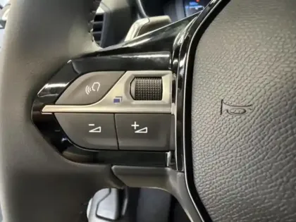 Photo 14 Peugeot 208  1.2 Hybrid 100ch Allure e-DCS6