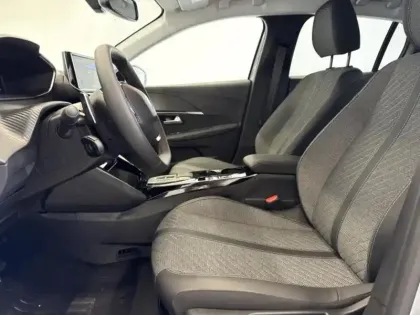 Photo 6 Peugeot 208  1.2 Hybrid 100ch Allure e-DCS6