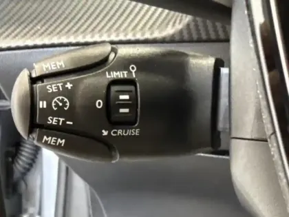 Photo 13 Peugeot 208  1.2 Hybrid 100ch Allure e-DCS6