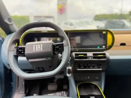 Photo 10 Fiat Grande Panda  Electrique 113ch La Prima