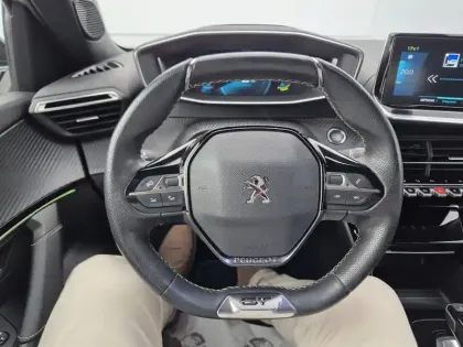 Photo 15 Peugeot 2008  Electrique 136 ch