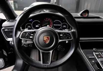 Photo 17 Porsche Panamera  Turbo S V8 4.0 680 PDK