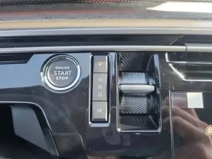 Photo 33 Peugeot 3008  Hybrid 145 e-DCS6