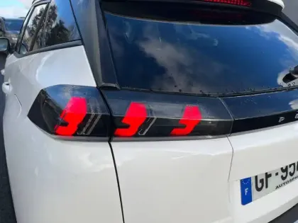 Photo 16 Peugeot 2008  BlueHDi 130 S&S EAT8