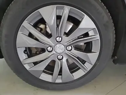 Photo 32 Peugeot 208  Electrique 50 kWh 136ch