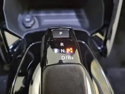 Photo 33 Peugeot 208  Electrique 50 kWh 136ch