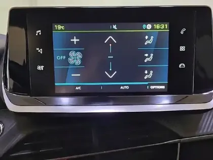Photo 39 Peugeot 208  Electrique 50 kWh 136ch