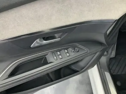 Photo 19 Peugeot 5008  PureTech 130ch S&S EAT8 GT