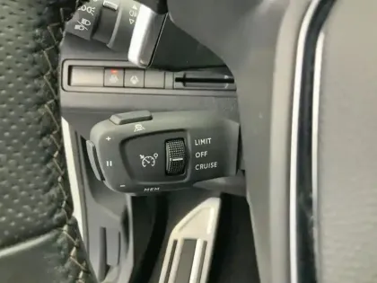 Photo 17 Peugeot 5008  PureTech 130ch S&S EAT8 GT