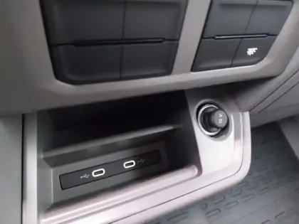 Photo 13 Volkswagen Crafter  Fg 35 L3H3 2.0 TDI 163ch Business Propulsion RS