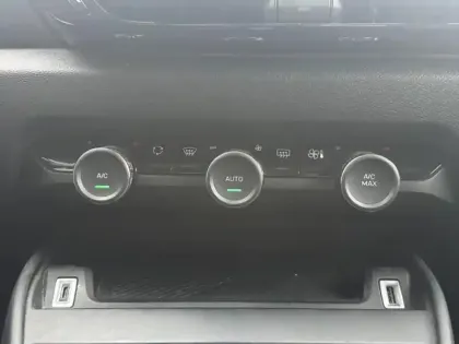 Photo 13 Citroën C4  BlueHDi 130ch S&S Feel Pack Business EAT8