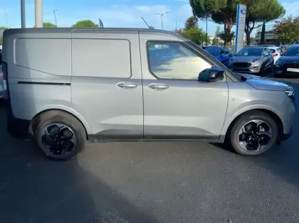 Photo 17 Ford Transit Courier Fourgonnette Electrique 100 kW 136ch Limited