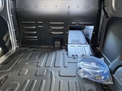 Photo 8 Ford Transit Courier Fourgonnette Electrique 100 kW 136ch Limited