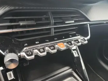 Photo 18 Peugeot 208 II BLUEHDI 100 S&amp;S GT