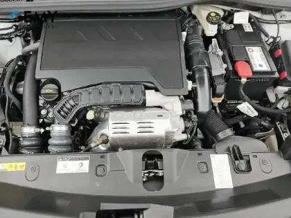 Photo 33 Peugeot 2008  PureTech 130 S&S EAT8