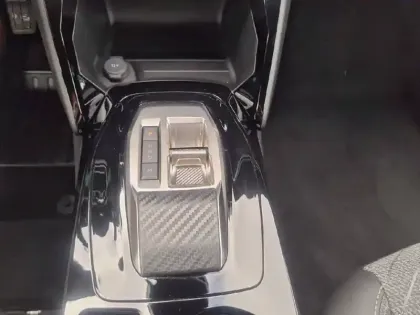 Photo 33 Peugeot 2008  Hybrid 145 e-DCS6