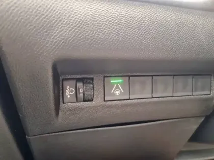 Photo 39 Peugeot 2008  Hybrid 145 e-DCS6