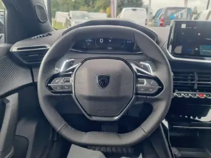 Photo 28 Peugeot 2008  Hybrid 145 e-DCS6