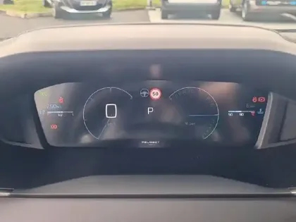 Photo 29 Peugeot 2008  Hybrid 145 e-DCS6