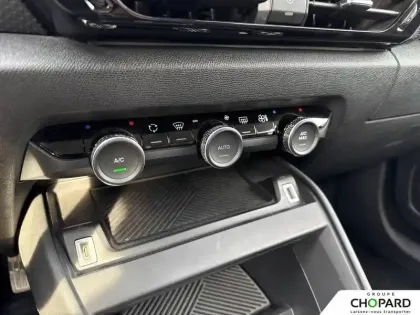 Photo 8 Citroën C4 e- 136 ch Automatique