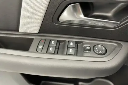 Photo 50 Citroën C4  Hybride 136 e-DCS6