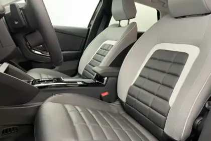 Photo 44 Citroën C4  Hybride 136 e-DCS6