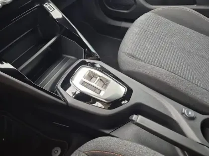 Photo 56 Peugeot 2008  Hybrid 145 e-DCS6