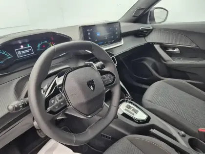 Photo 55 Peugeot 2008  Hybrid 145 e-DCS6