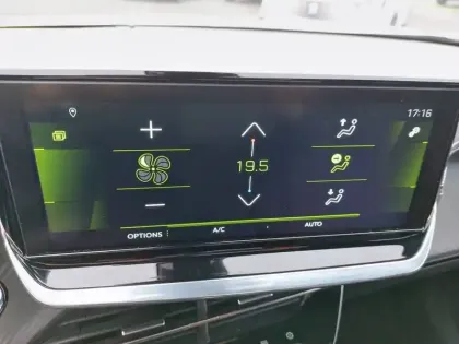 Photo 17 Peugeot 2008  BlueHDi 110 S&S BVM6